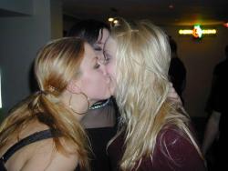 Kissing a girl 2  15/150