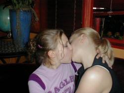 Kissing a girl 2  33/150