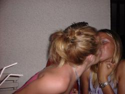 Kissing a girl 2  35/150