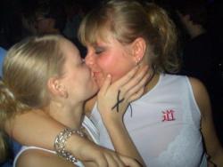 Kissing a girl 1  20/150