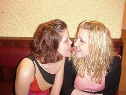 Kissing a girl 2  49/150