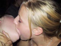 Kissing a girl 2  61/150