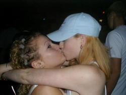 Kissing a girl 2  60/150