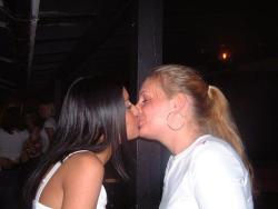 Kissing a girl 2  77/150