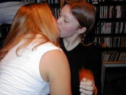 Kissing a girl 2  78/150