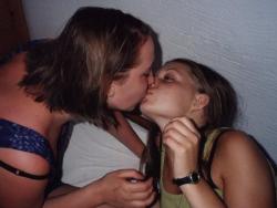 Kissing a girl 2  83/150