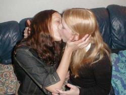 Kissing a girl 2  86/150