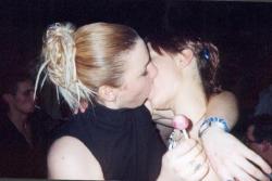 Kissing a girl 2  109/150