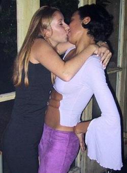 Kissing a girl 1  51/150