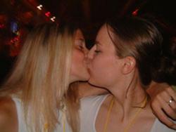 Kissing a girl 1  54/150