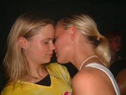 Kissing a girl 1  58/150