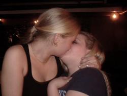 Kissing a girl 2  128/150