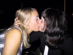 Kissing a girl 2  132/150