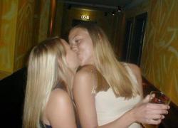 Kissing a girl 1  75/150