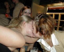 Kissing a girl 1  85/150