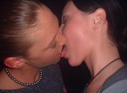 Kissing a girl 1  92/150