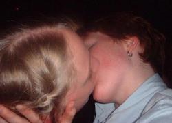 Kissing a girl 1  100/150