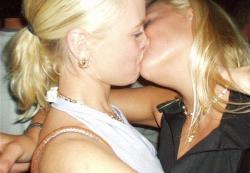 Kissing a girl 1  112/150