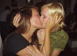 Kissing a girl 1  111/150