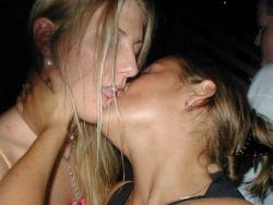 Kissing a girl 1  120/150