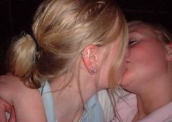 Kissing a girl 1  123/150