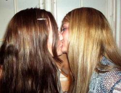 Kissing a girl 1  131/150