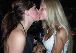 Kissing a girl 1  138/150