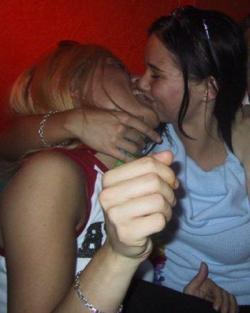 Kissing a girl 1  142/150