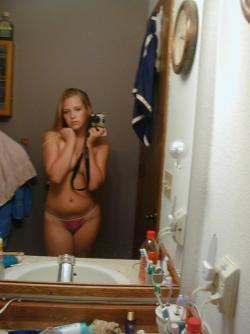 Selfshots of young girl 30/36