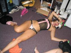 Young girls at party-  drunk teenagers - amateurs pics 19 9/46