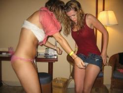Young girls at party-  drunk teenagers - amateurs pics 19 26/46