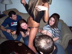 Young girls at party-  drunk teenagers - amateurs pics 19 28/46