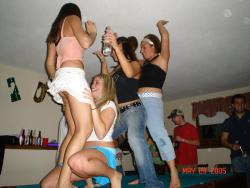 Young girls at party-  drunk teenagers - amateurs pics 19 42/46