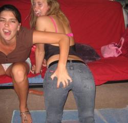 Young girls at party-  drunk teenagers - amateurs pics 20 19/47