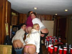 Young girls at party-  drunk teenagers - amateurs pics 20 25/47