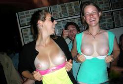 Young girls at party-  drunk teenagers - amateurs pics 20 27/47