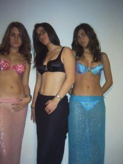 Young amateur spanish teen girl and her friends 26/38