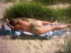 Beach amateurs topless - young girls no.05 29/48
