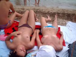 Beach amateurs topless - young girls no.05 44/48