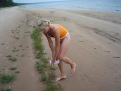 Beach amateurs topless - young girls no.05 46/48