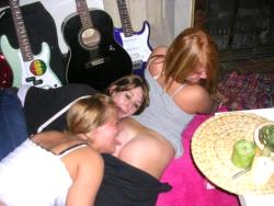 Young girls at party-  drunk teenagers - amateurs pics 21 9/43