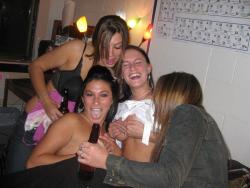Young girls at party-  drunk teenagers - amateurs pics 21 26/43