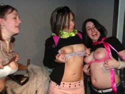 Young girls at party-  drunk teenagers - amateurs pics 21 31/43