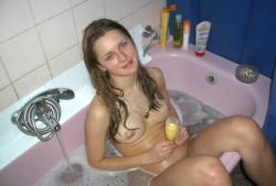 Young amateurs girl in bath no.01 28/48