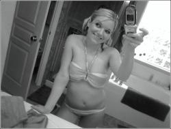 Sexy blonde amateur girl / self mobil pics 21/47