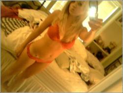 Sexy blonde amateur girl / self mobil pics 22/47