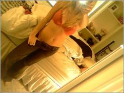 Sexy blonde amateur girl / self mobil pics 25/47