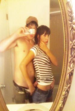 Young couple fucking / homemade pics 10/46