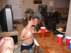 Young girls at party-  drunk teenagers - amateurs pics 22 26/50