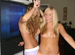 Young girls at party-  drunk teenagers - amateurs pics 22 34/50